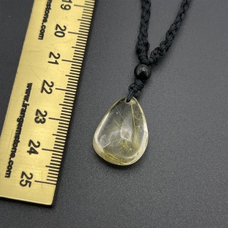 گردنبند سنگ روتیل طلایی با بند بافت مکرومه فری سایز کوارتز روتایل rutile quartz