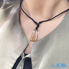 گردنبند سنگ روتیل طلایی با بند بافت مکرومه فری سایز کوارتز روتایل rutile quartz