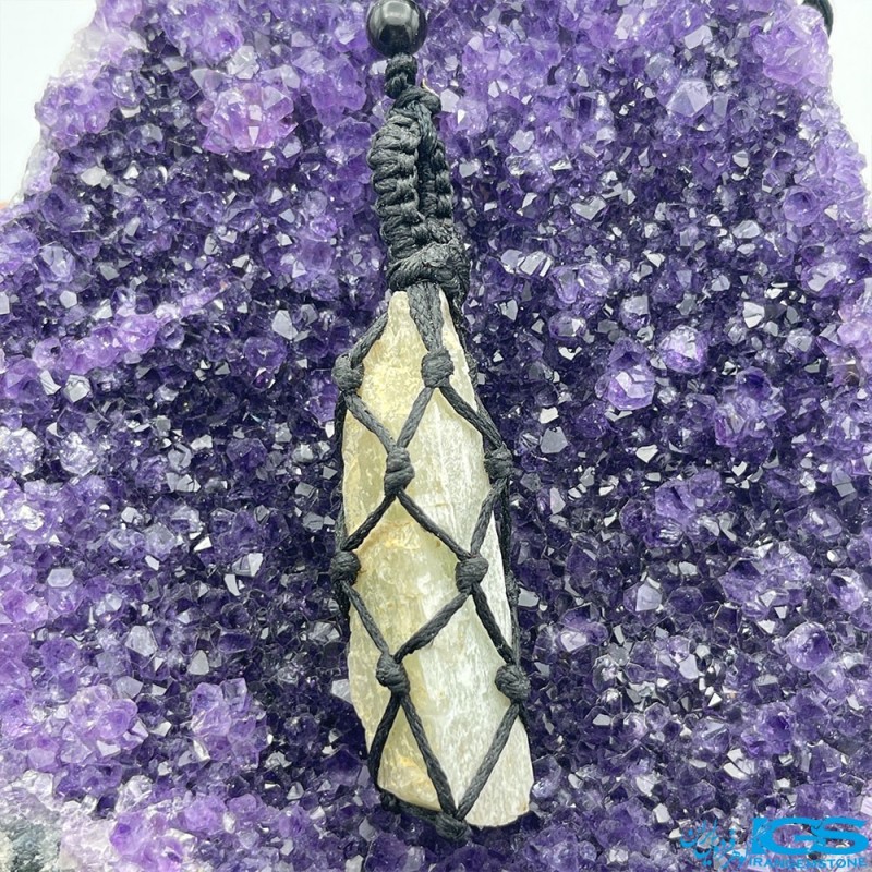 گردنبند سنگ کونزیت بافت مکرومه با بند فری سایز Kunzite