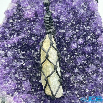 گردنبند سنگ کونزیت بافت مکرومه با بند فری سایز Kunzite