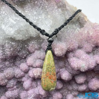 گردنبند سنگ اوناکیت اشک با بند مکرومه فری سایز Unakite