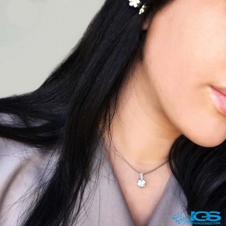 گردنبند سنگ موزانایت moissanite