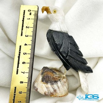 مجسمه سنگ عقاب ترکیبی از سنگ اونیکس سنگ یشم سنگ هولیت