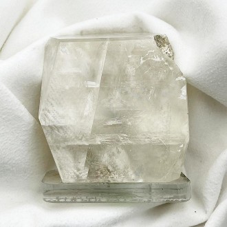 سنگ سلنیت کلکسیونی راف دکوری Selenite