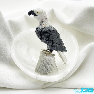 مجسمه سنگ عقاب ترکیبی از سنگ اونیکس سنگ یشم سنگ هولیت