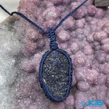 گردنبند سنگ آزوریت راف با بند مکرومه بافی تکه ایی از بهشت Azurite