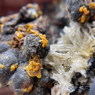 ولفونیت نارنجی کمیاب ترین سنگ کلکسیونی Wulfenite