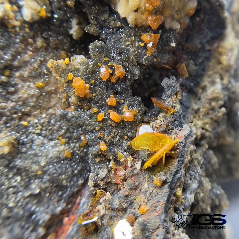 ولفونیت نارنجی کمیاب ترین سنگ کلکسیونی Wulfenite