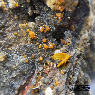 ولفونیت نارنجی کمیاب ترین سنگ کلکسیونی Wulfenite