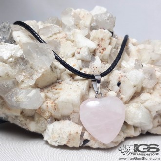 آویز طرح قلب سنگ رز کوارتز