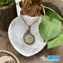 گردنبند آمونیت فسیل دفع انرژی منفی بافت مکرومه  fossil ammonite