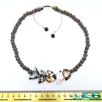 گردنبند عقیق  خزه ای با بند چوب درخت مقدس هندی