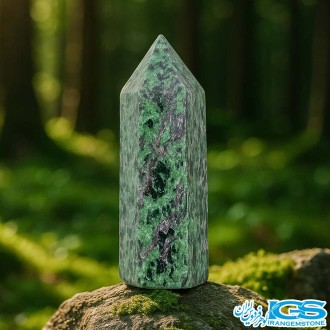 منشور زئوسیت روبیک (یاقوت سرخ)