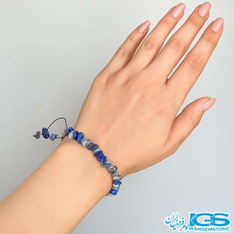 نمای روی دست دستبند چیپسی لاجورد اصل | Lapis Lazuli Bracelet on Hand