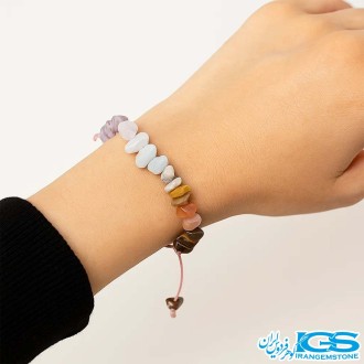 دستبند هفت چاکرا رنگی روی دست | Seven Chakra Bracelet on Hand