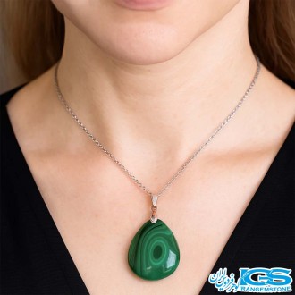 مدل گردنبند سنگ مالاکیت اصل  گردن دارد