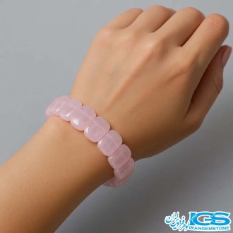 دستبند رزکوارتز کشی در دست مدل