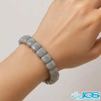دستبند لابرادوریت کشی در دست مدل