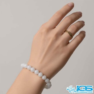 دستبند سنگ مون استون  کشی در دست مدل