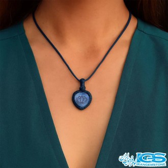 گردنبند آمیتیست مکرومه بافی در گردن مدل