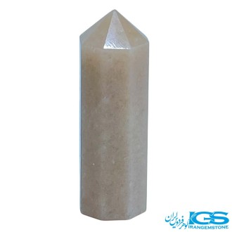 منشور انرژی یشم زرد اصل تراش شش‌ضلعی روی پس‌زمینه سفید