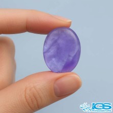 نگین سنگ آمیتیست | نماد آرامش و محافظت در دست مدل