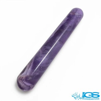 ماساژ صورت آمیتیست سنگ طبیعی آرامش‌بخش در بک سفید