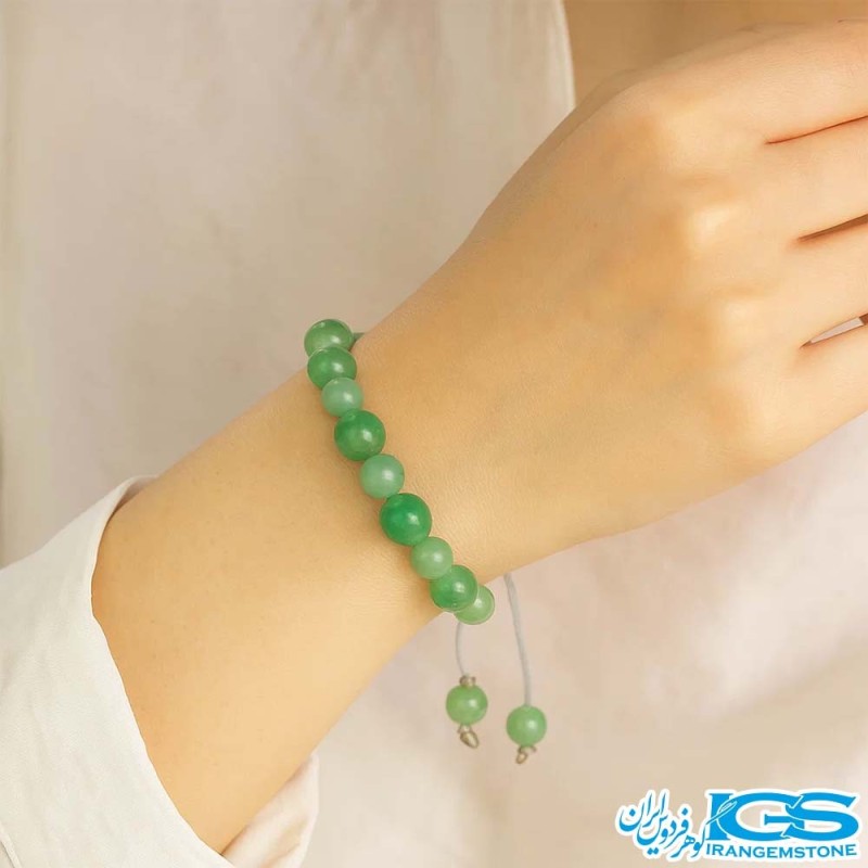 دستبند آونتورین مکرومه بافی در دست مدل