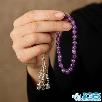 تسبیح سنگ آمیتیست 33 تایی - آرامش و تعادل در دست مدل خانم