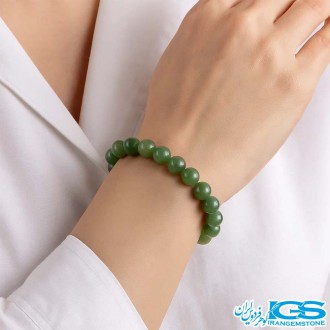 دستبند آونتورین مدل کشی دست مدل زن