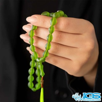 رنگ سبز انگوری تسبیح شاه مقصود سبز افغانی 33 تایی روی دست