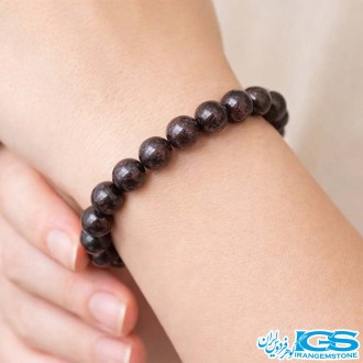 دستبند گارنت (لعل سرخ) کشی اصل | سنگ عشق و انرژی روی دست مدل زن