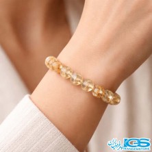 دستبند سنگ سیترین کشی دست مدل زن جهت نمایش بهتر دستبند سیترین