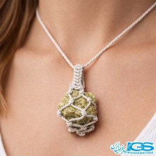 گردنبند سنگ گارنت سبز دمانتویمد کرومه بافی
