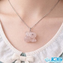 گردنبند سنگ رزکوارتز تراش خرگوش نماد سال تولد بدون زنجیر
