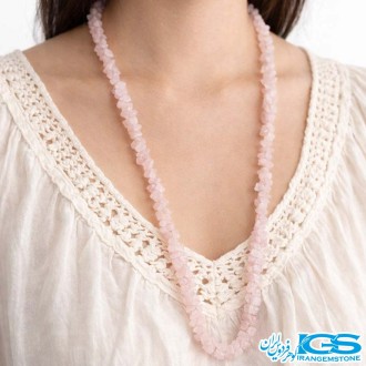 گردنبند رزکوارتز راف چیپسی اصل | انرژی‌بخش و آرامش‌دهنده با زیبایی طبیعی