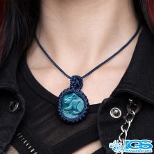 گردنبند یشم سبز طرح حیوان مکرومه بافی