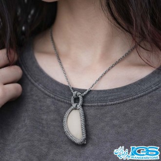 گردنبند سنگ عقیق طبیعی مکرومه بافی | آرامش، رشد و انرژی مثبت