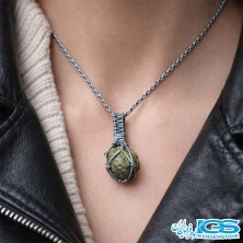 گردنبند سنگ گارنت سبز دمانتوئید کرومه بافی