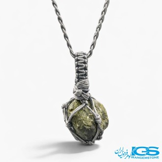 گردنبند سنگ گارنت سبز دمانتوئید کرومه بافی