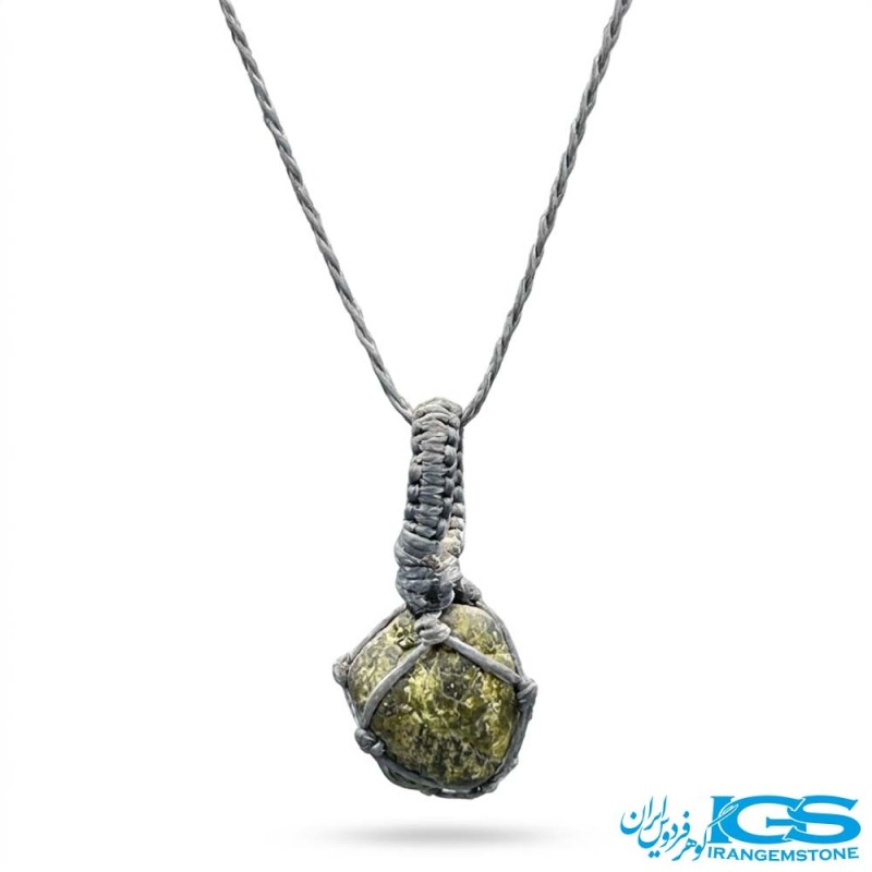گردنبند سنگ گارنت سبز دمانتوئید مکرومه بافی
