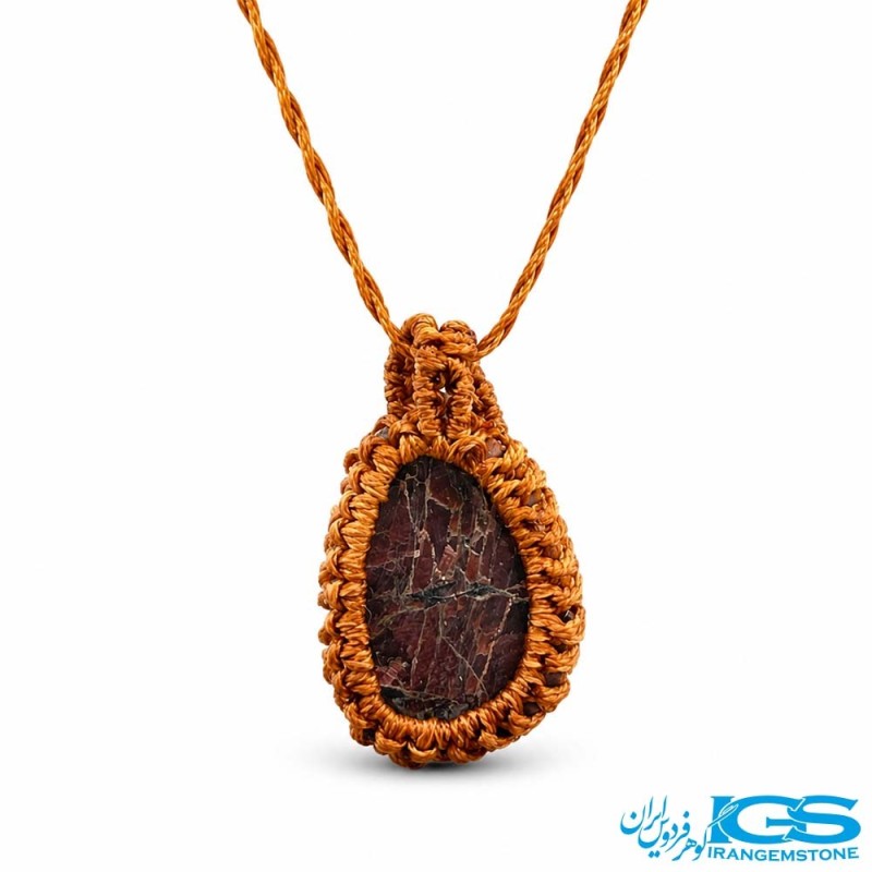 گردنبند گارنت مکرومه‌بافی | انرژی عشق، قدرت و پایداری