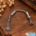 سر تسبیح طرح بت چقه تک رج با نقش‌های برجسته و رنگ نقره‌ای