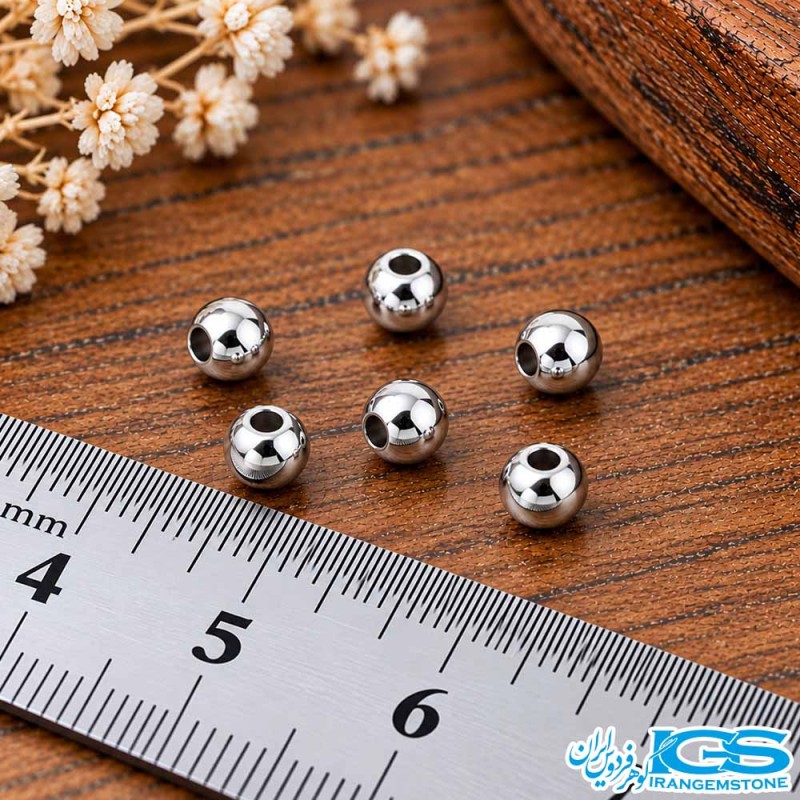 خرج کار توپ ساچمه استیل نقره‌ای سایز ۴ با سطح براق و سوراخ عبوری