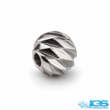 خرج‌کار استیل گوی تراش‌دار در کنار خط‌کش برای نمایش اندازه