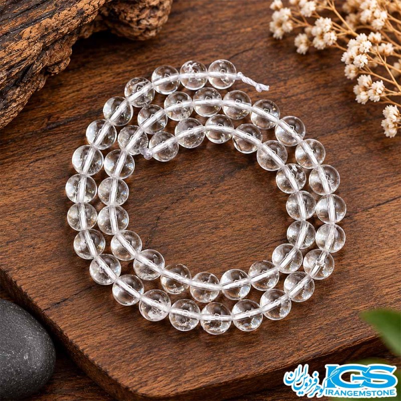 نمای نزدیک مهره‌های شفاف ریسه سنگ کوارتز دُر نجف