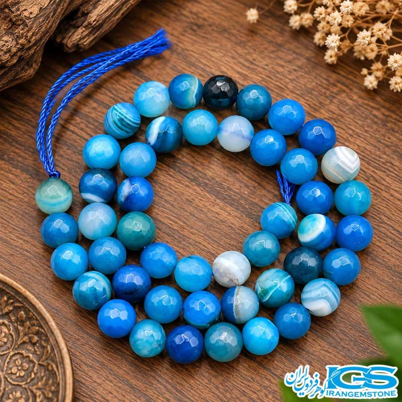 نمای نزدیک مهره های تراش خورده عقیق آبی سایز ۸
