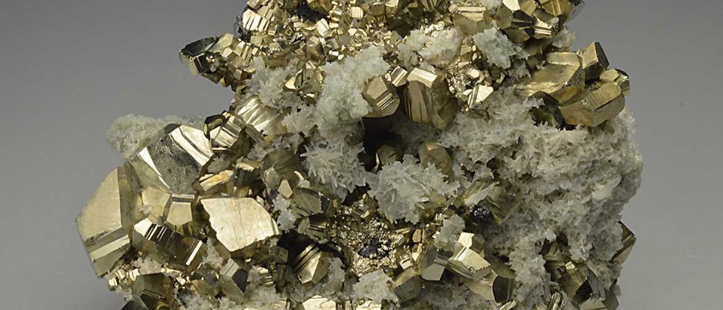 خواص سنگ پیریت Pyrite