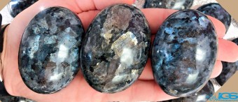 خواص سنگ لارویکیت Larvikite