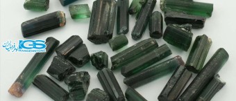 تورمالین سبز سنگی با خواص درمانی و انرژی مثبت